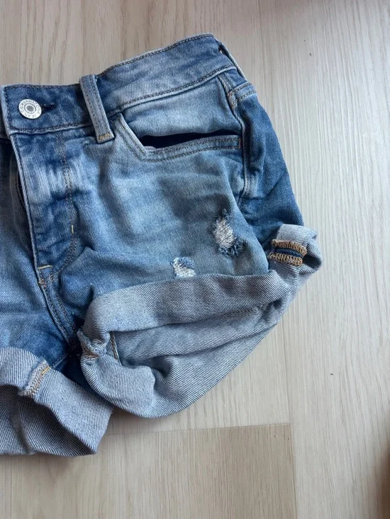 Arizona Jean Company Light Blue Distressed Denim Shorts - Picture 3 of 5